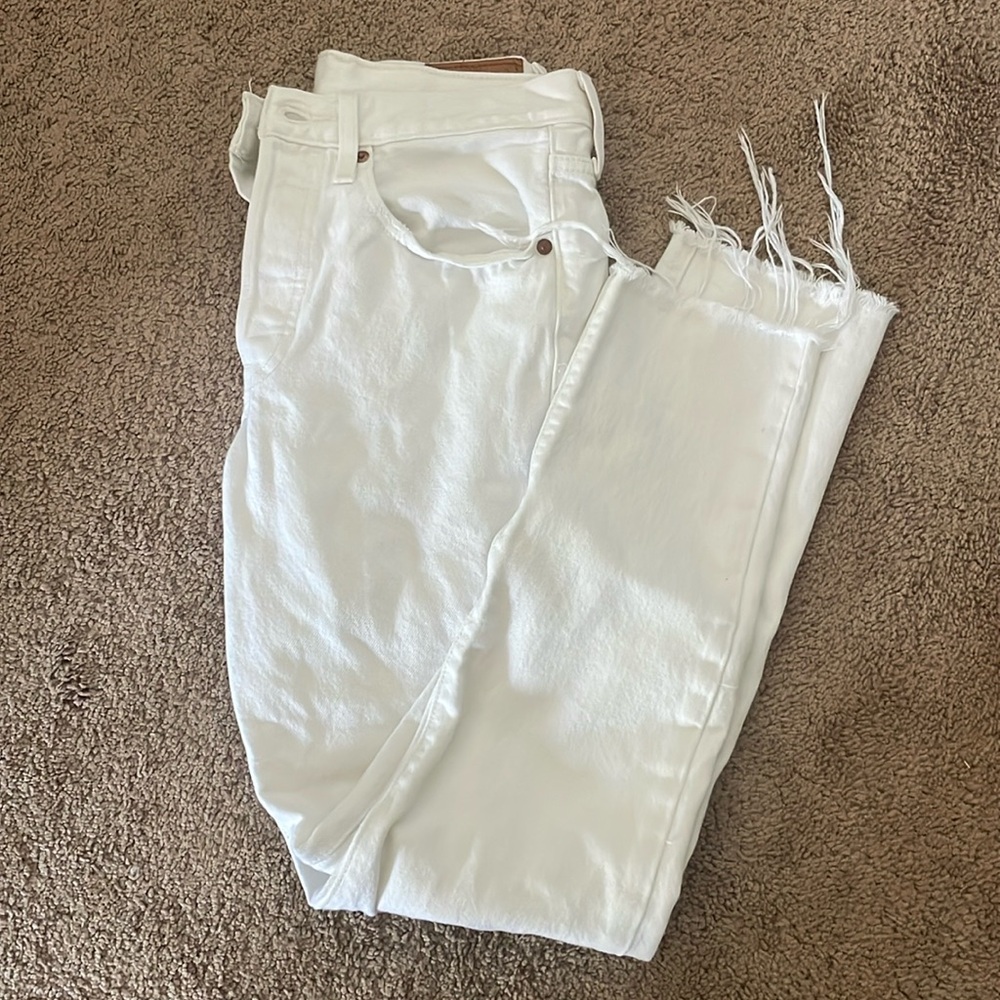 white raw hem levi’s